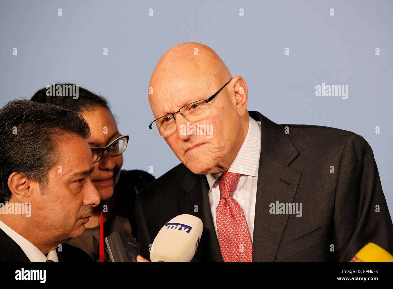 Berlin, Allemagne. 28 Oct, 2014. Des déclarations faites par le Premier Ministre libanais Salam et le ministre allemand des Affaires étrangères Steinmeier lors de la Conférence sur la situation des réfugiés syriens Ð Soutenir la stabilité dans la région Berlin réalisée au à l'étranger allemand Officce sur Octobre 28, 2014 à Berlin, Allemagne. / Photo:Tammam Salam, ministre président de la République libanaise. Credit : Reynaldo Chaib Paganelli/Alamy Live News Banque D'Images