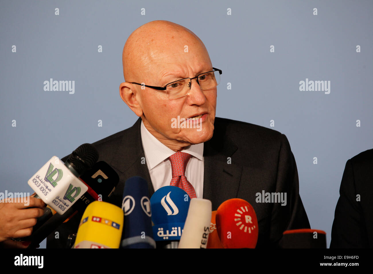 Berlin, Allemagne. 28 Oct, 2014. Des déclarations faites par le Premier Ministre libanais Salam et le ministre allemand des Affaires étrangères Steinmeier lors de la Conférence sur la situation des réfugiés syriens Ð Soutenir la stabilité dans la région Berlin réalisée au à l'étranger allemand Officce sur Octobre 28, 2014 à Berlin, Allemagne. / Photo:Tammam Salam, ministre président de la République libanaise. Credit : Reynaldo Chaib Paganelli/Alamy Live News Banque D'Images