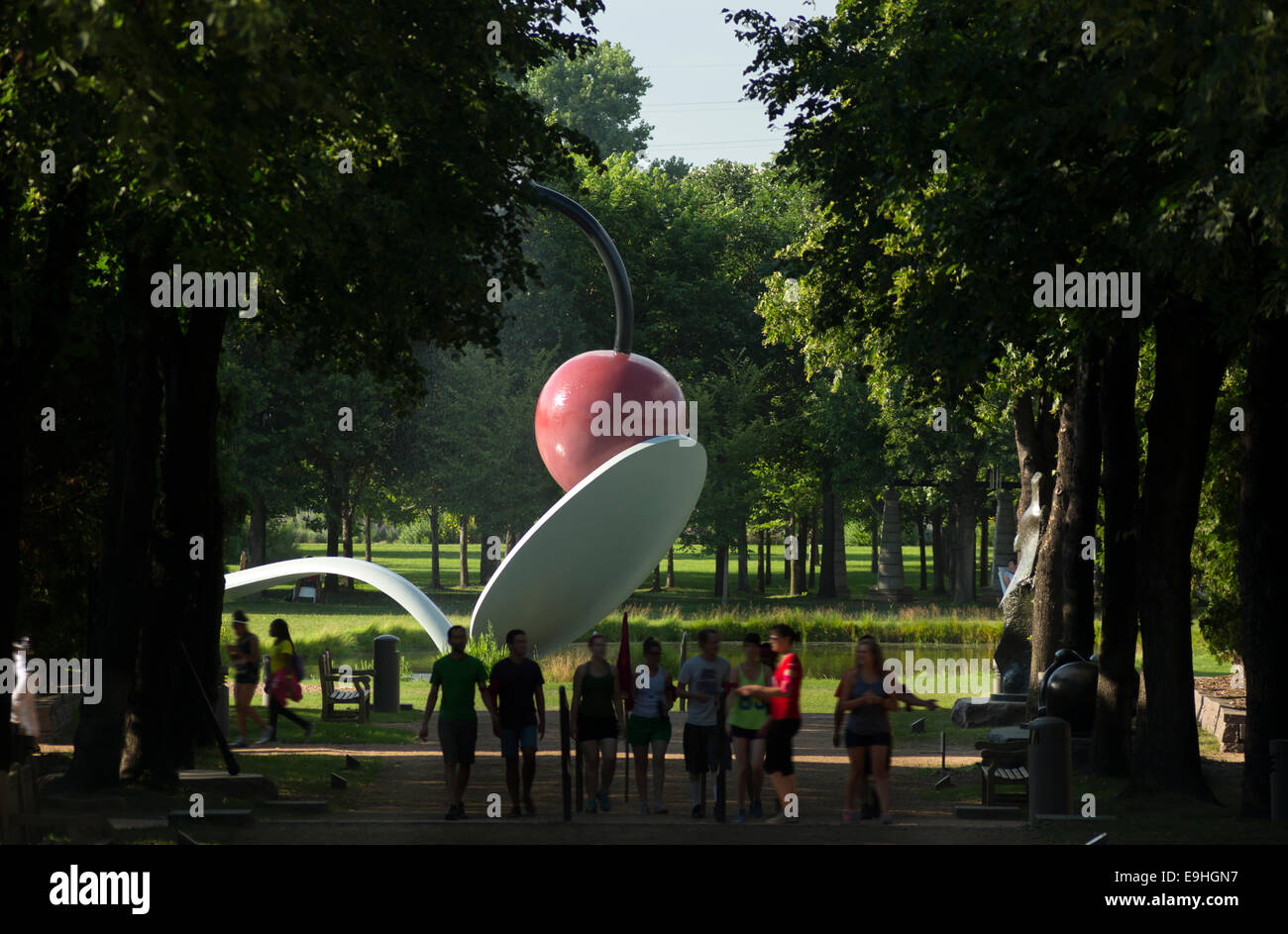 SPOONBRIDGE AND CHERRY (©Claes Oldenburg & COOSJE VAN BRUGGEN 1988) Jardin de sculptures Walker Art Center Minneapolis Minnesota USA Banque D'Images