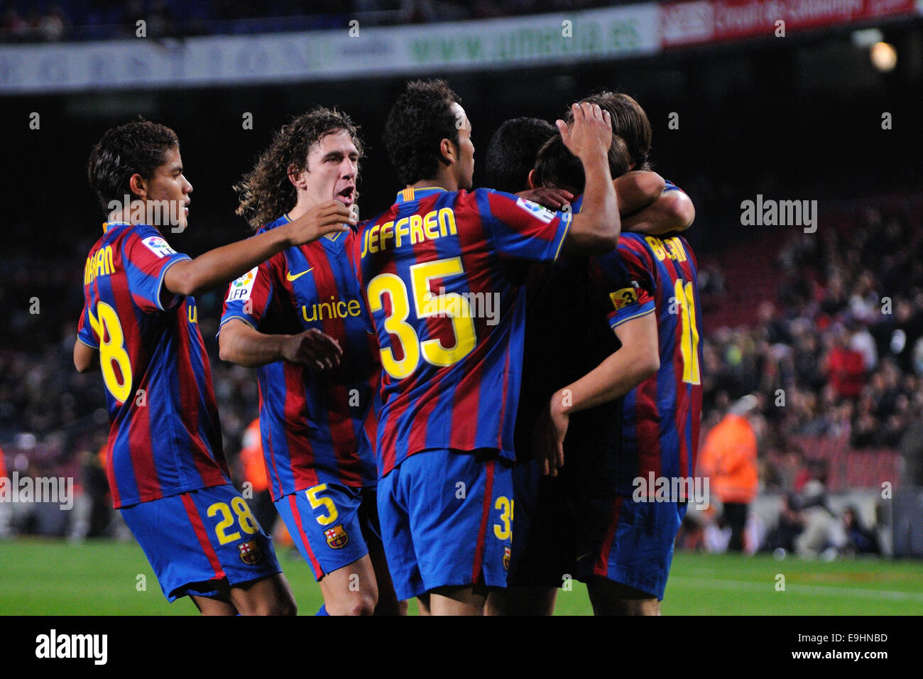 Barcelone - NOV 10 : F.C Barcelone joueurs célébrer un but contre la Leonesa au Camp Nou. Banque D'Images