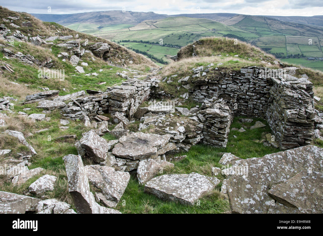 Carrières près de Chinley Katy Roy edge dans le Derbyshire. Vestiges de bâtiments de la carrière. Banque D'Images