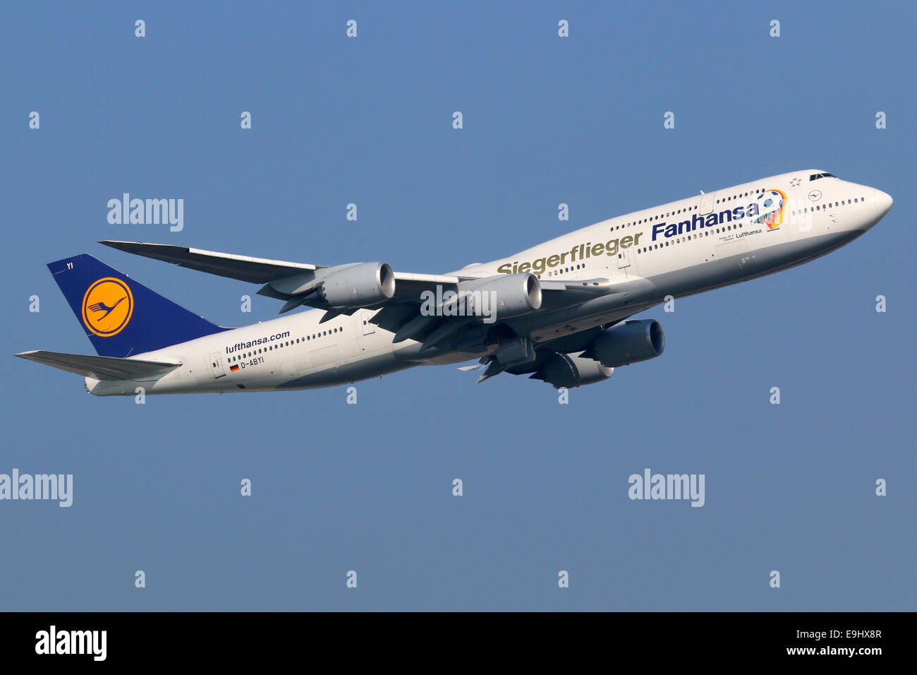 Francfort, Allemagne - le 17 septembre 2014 : un Boeing 747 jumbo jet Lufthansa décollant de Siegerflieger Frankfurt International Banque D'Images