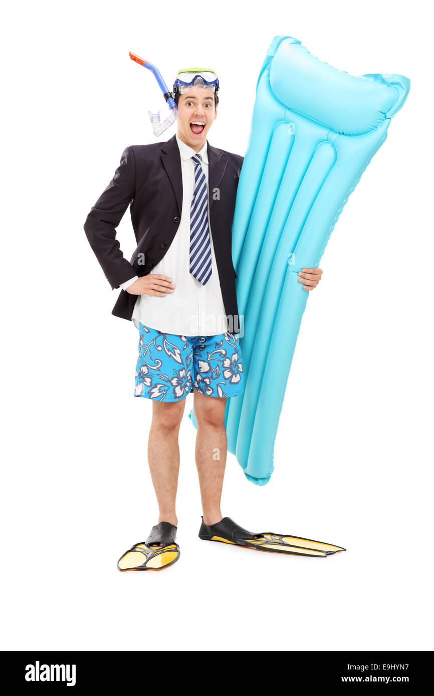 Portrait d'un homme joyeux avec l'équipement de plongée posant isolé sur fond blanc Banque D'Images
