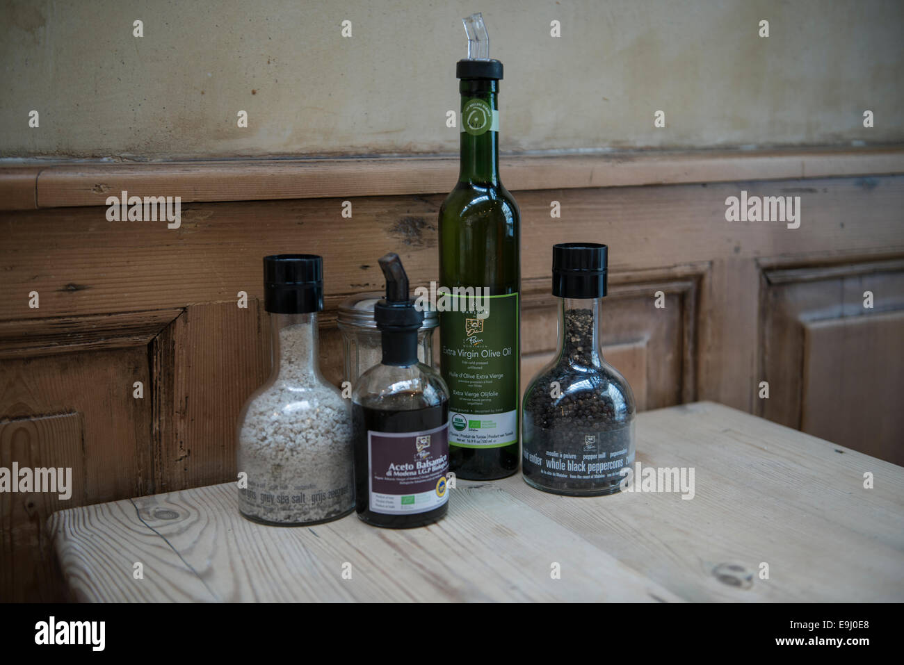 Photos de l'intérieur et les détails d'un café au petit déjeuner français Banque D'Images