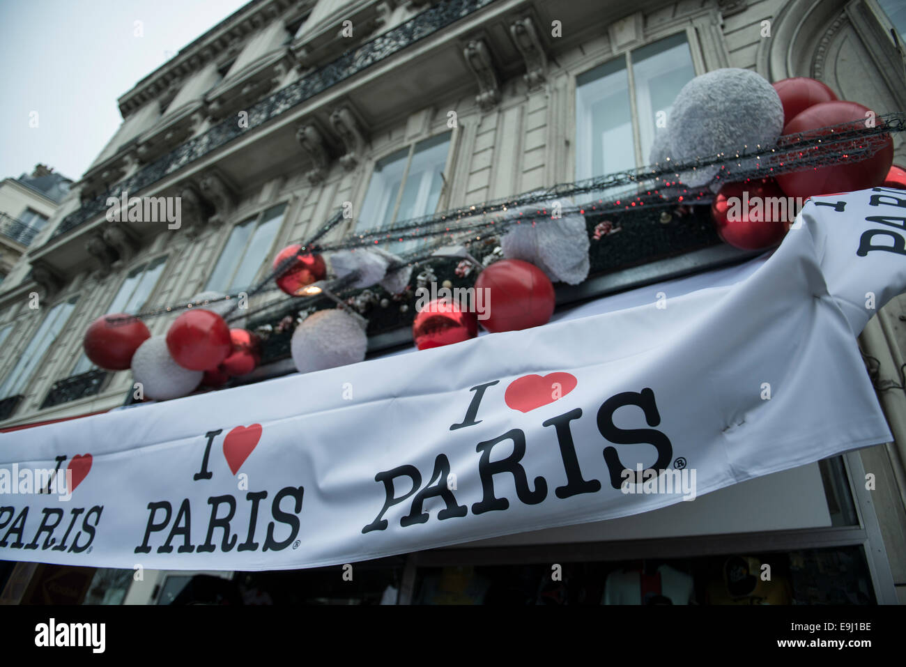 Un signe de l'avant du magasin, boutique avec i heart paris connexion sur un bâtiment Banque D'Images