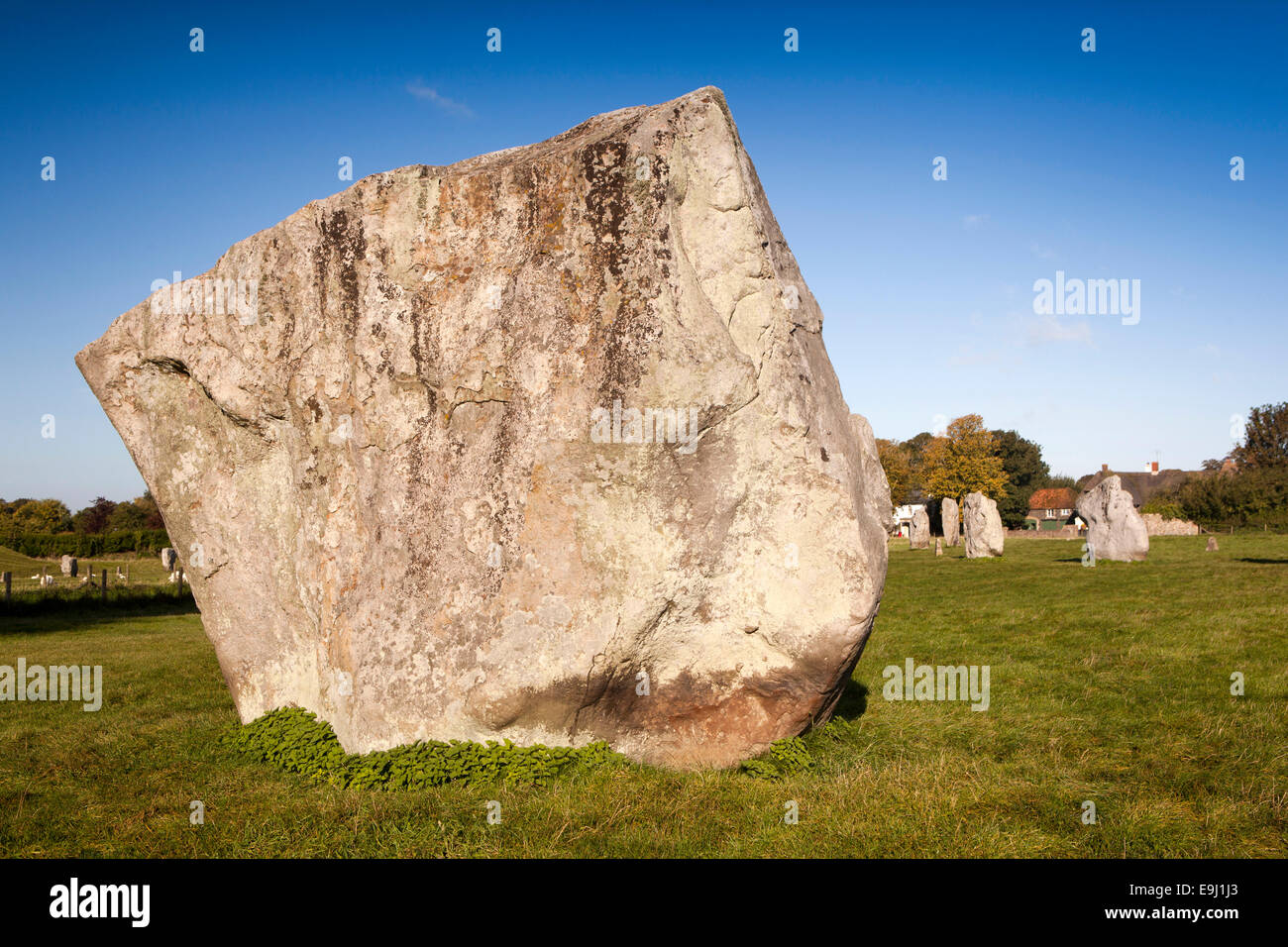 Royaume-uni, Angleterre, dans le Wiltshire, Avebury, grands monolithes henge principal dans le centre de the stone circle Banque D'Images