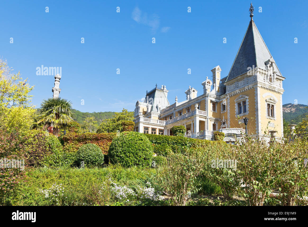 Vue sur le palais Massandra, le jardin de Crimée Banque D'Images