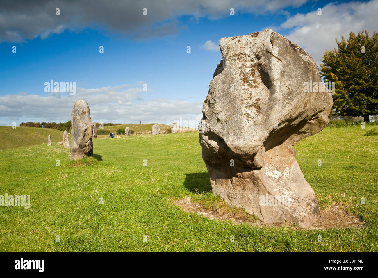 Royaume-uni, Angleterre, dans le Wiltshire, Avebury henge principal, le vent monolithe en pierre sculptée Banque D'Images
