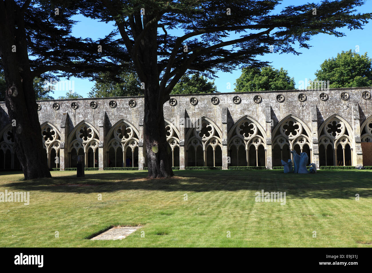 Les cloîtres, 13e siècle, la cathédrale de Salisbury, Salisbury, Wiltshire County ville, England, UK Banque D'Images