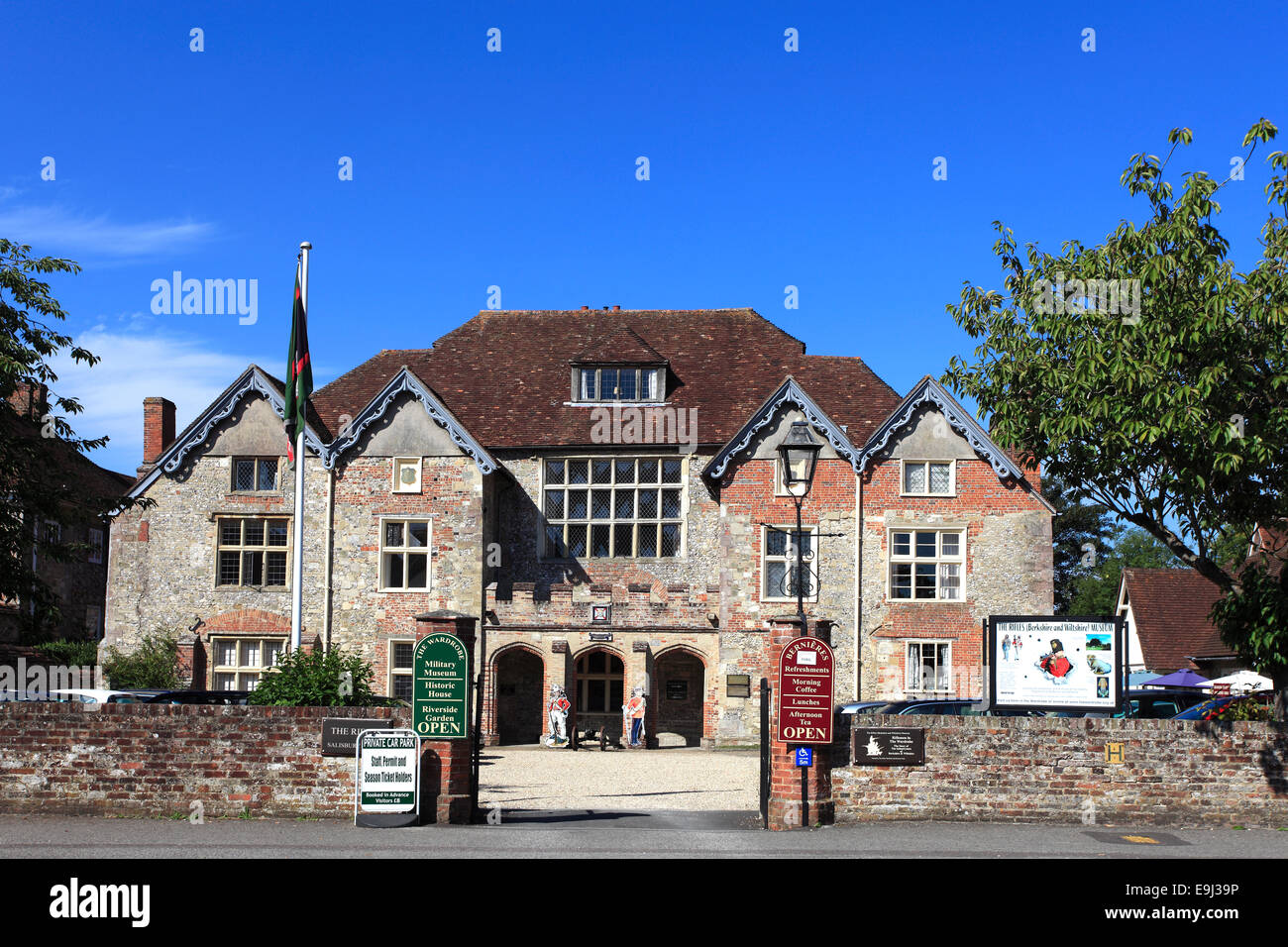 Les Rifles Museum ( Berkshire et Wiltshire ) bâtiments, près de la cathédrale du xiiie siècle, la cathédrale de Salisbury, Salisbury City, Wilt Banque D'Images