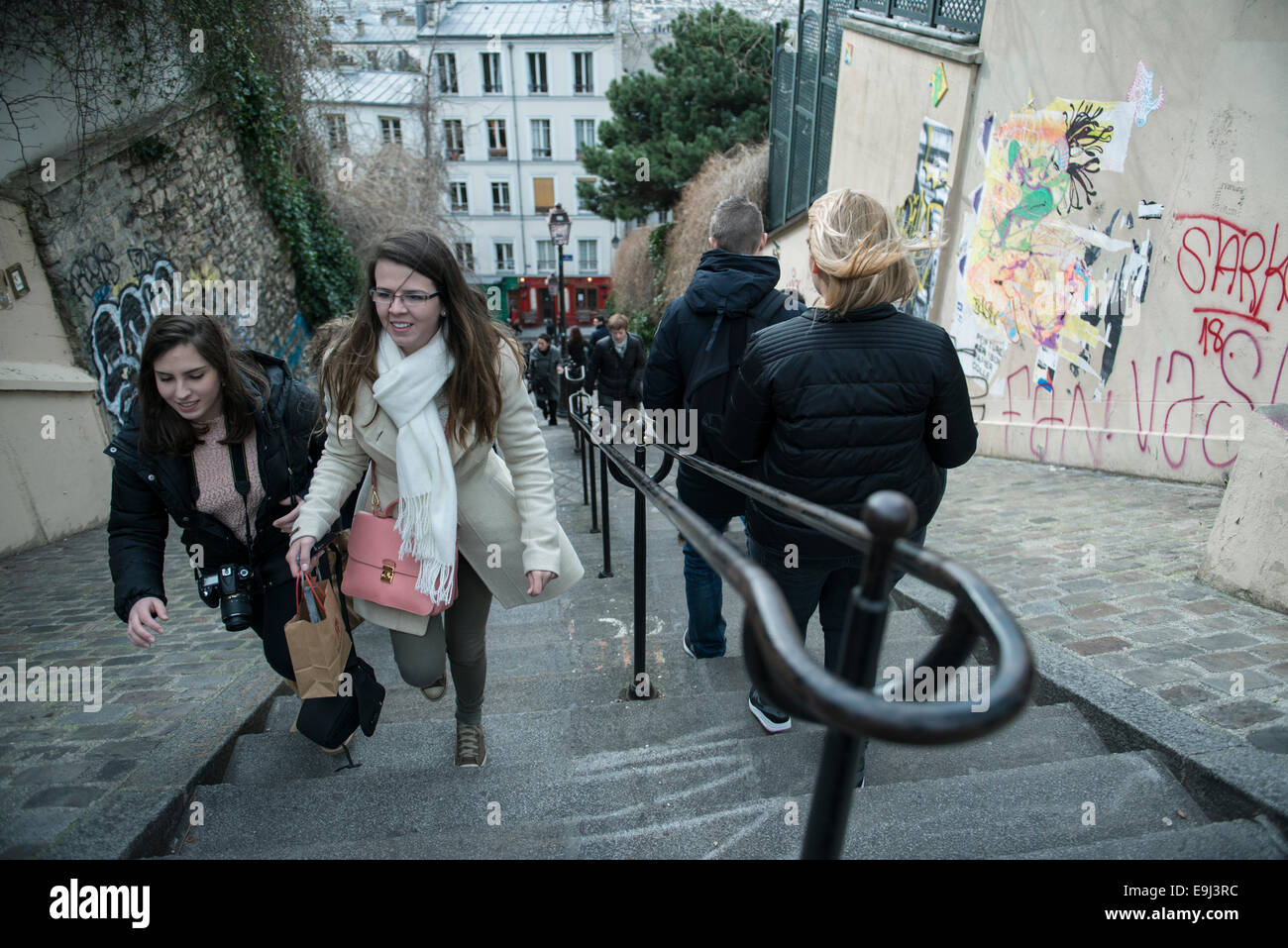 Le long escalier qui monte à Montmartre destination touristique à Paris, France Banque D'Images