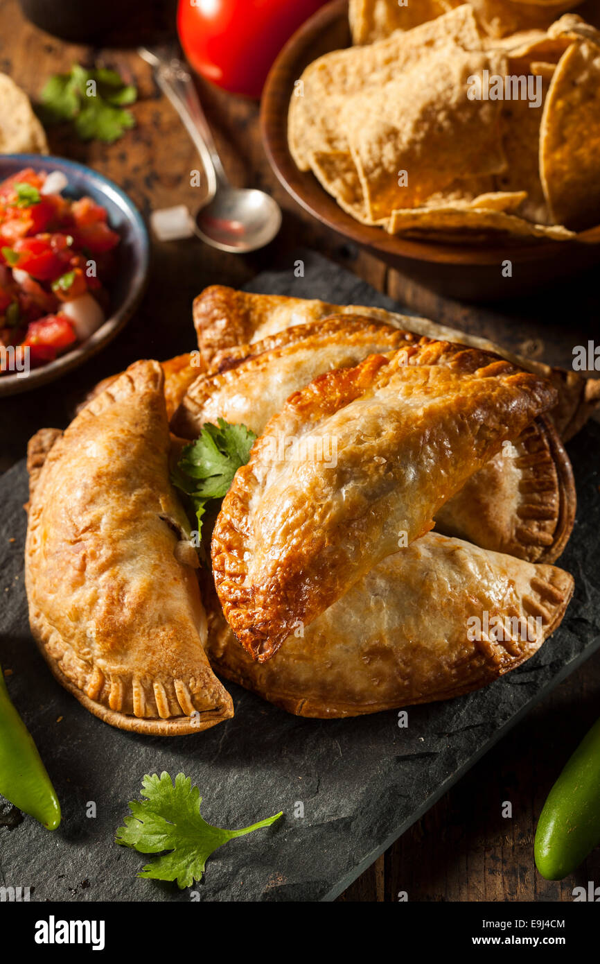 Des Empanadas Poulet farci sur un arrière-plan Banque D'Images