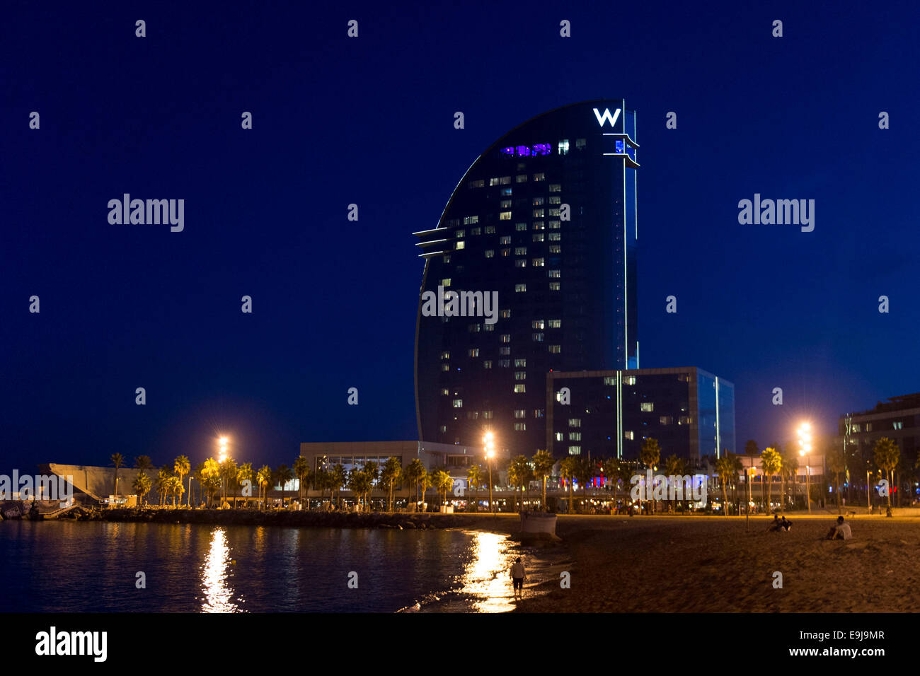 Hôtel W à Barcelone, Espagne, la nuit. Banque D'Images