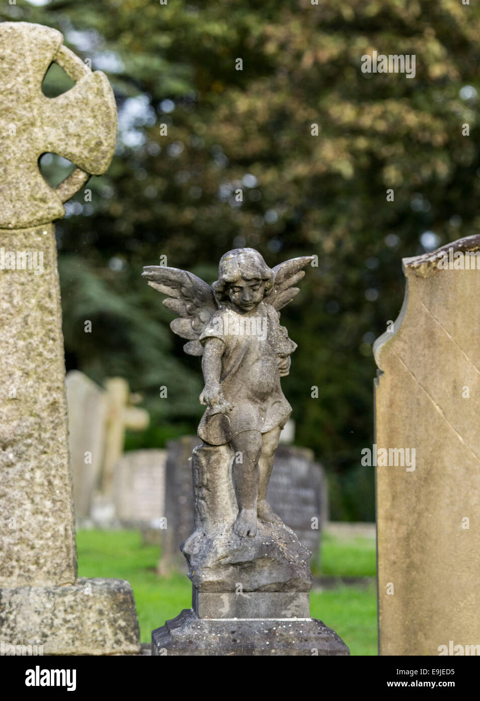 Statue du petit enfant comme angel Banque D'Images