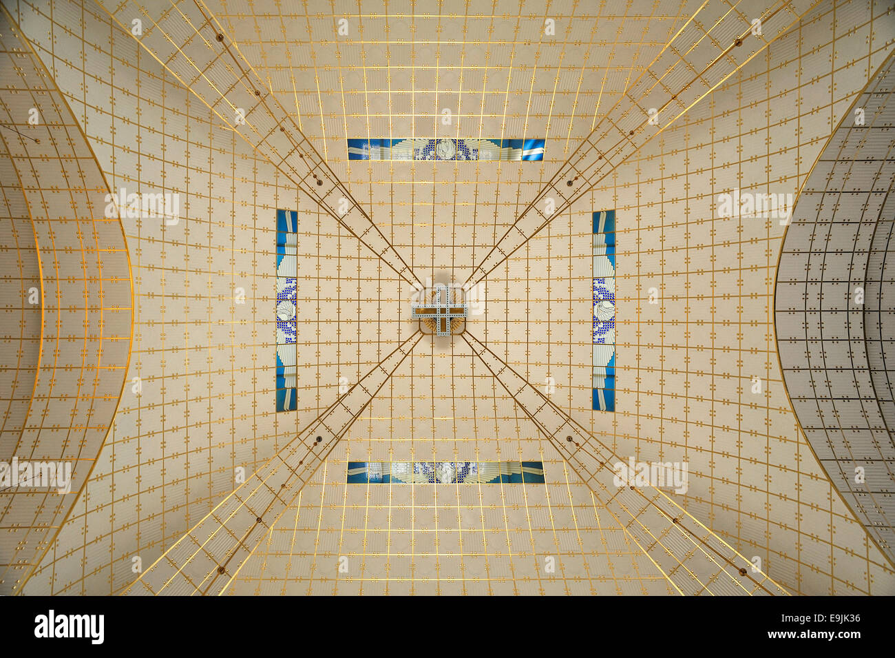 Dôme de l'église saint Léopold à Steinhof, construit 1904-1907, conçu par Otto Wagner, la plus importante construction de l'école viennoise Banque D'Images