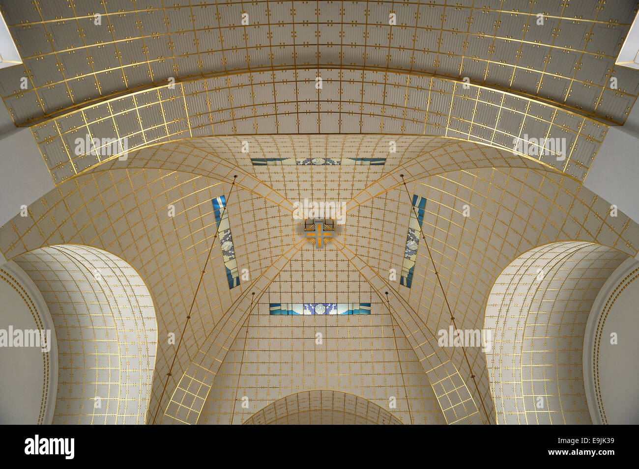 Dôme de l'église saint Léopold à Steinhof, construit 1904-1907, conçu par Otto Wagner, la plus importante construction de l'école viennoise Banque D'Images