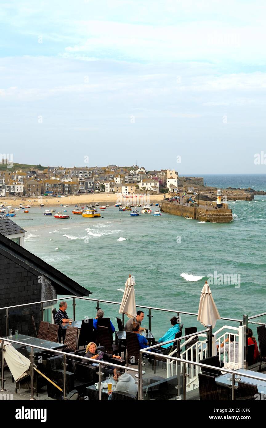 Une vue sur les toits de St Ives Harbour Cornwall England uk Banque D'Images