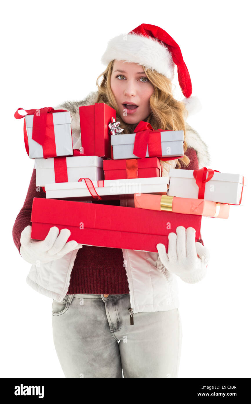 Femme blonde en difficulté holding pile de cadeaux Banque D'Images
