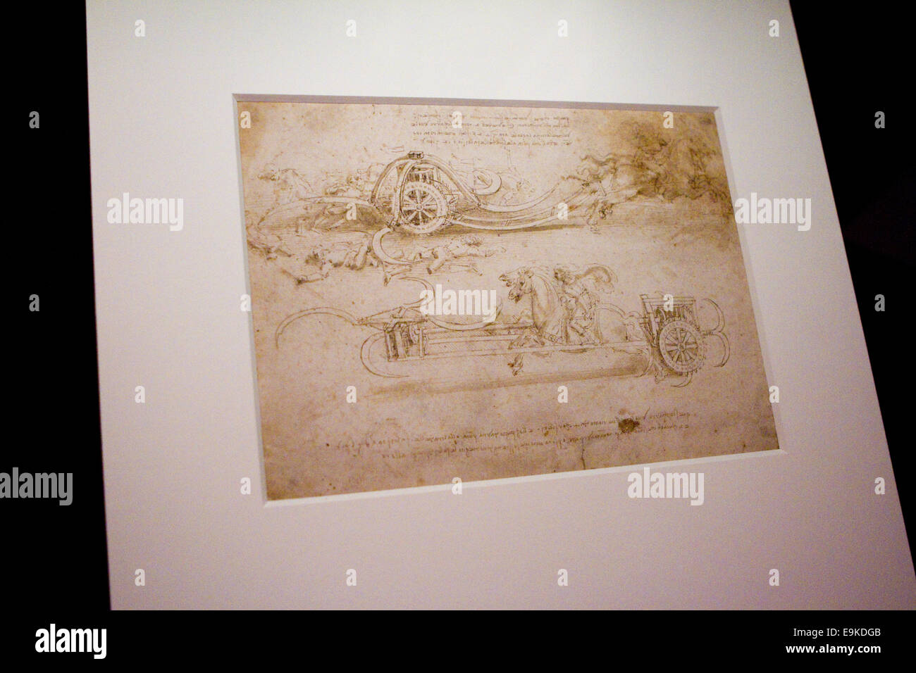 Torino, Italie. 28 octobre 2014. Scythed chariot conçu par Léonard de Vinci. Une exposition de Leonardo et d'autres dessins de l'artiste s'ouvre dans les voûtes de la Bibliothèque Royale de Turin, en Italie. Banque D'Images