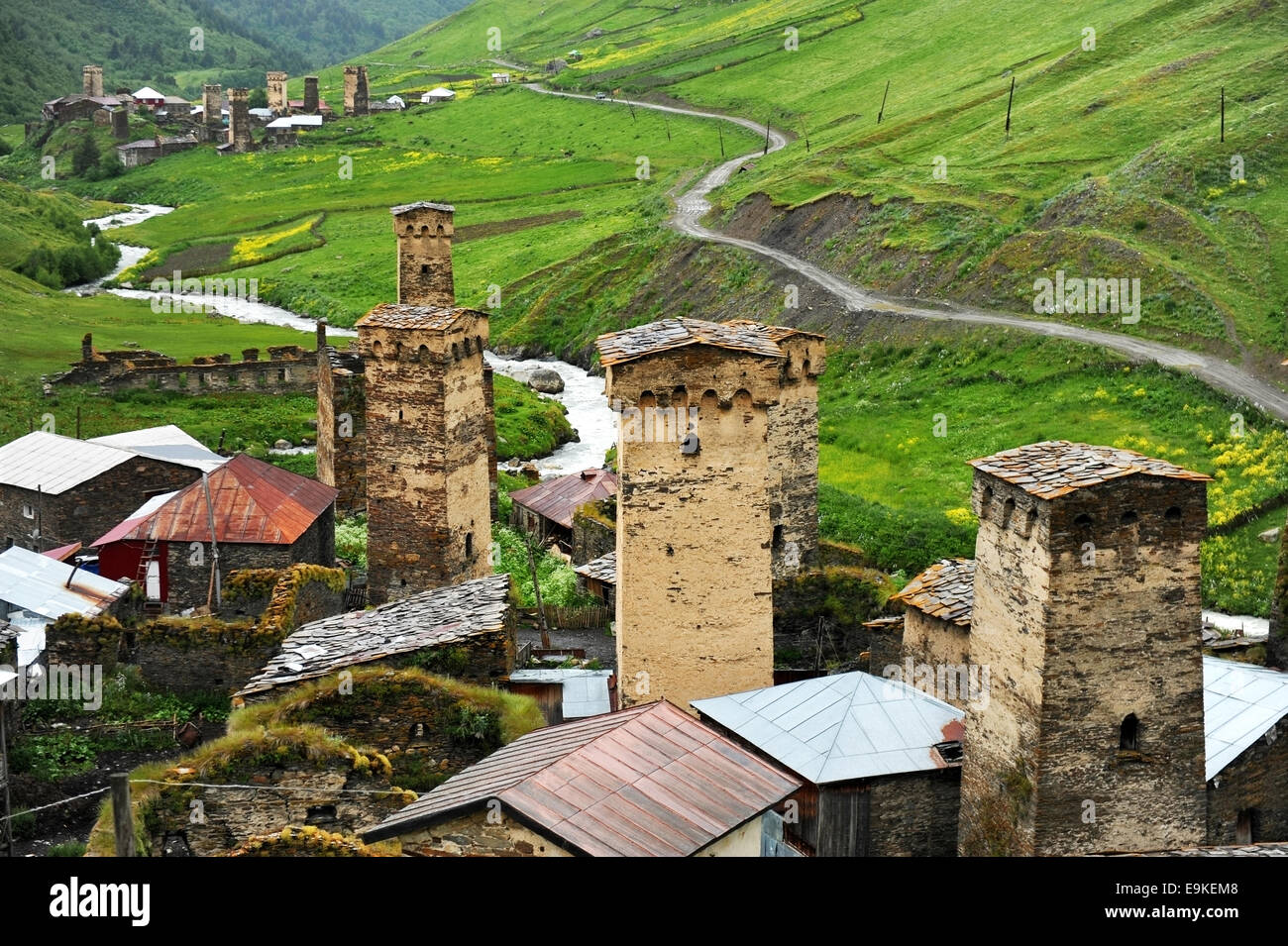 Ancient svan towers à Ushguli village dans la région de la Haute Svanétie en Géorgie Banque D'Images