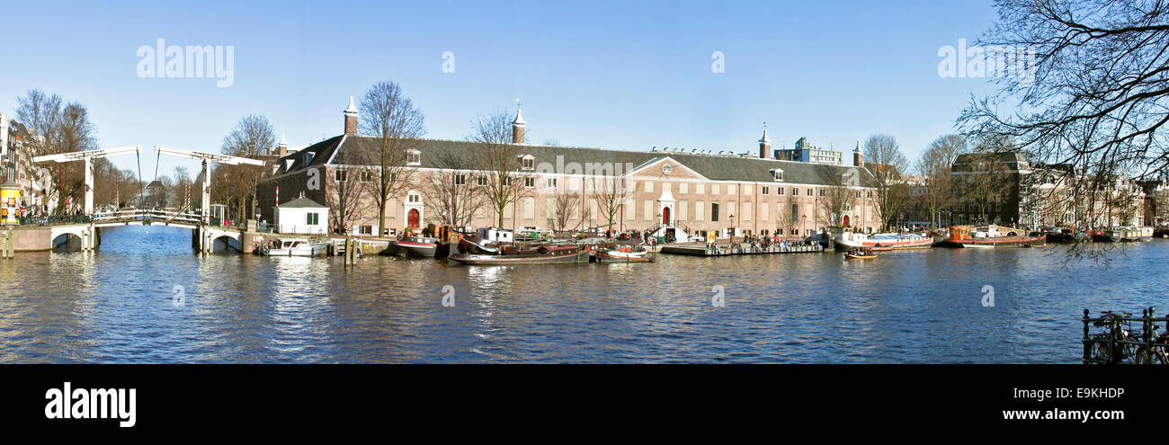 Panorama d'Amsterdam aux Pays-Bas à la rivière Amstel Banque D'Images