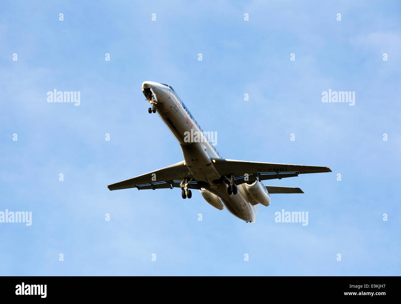 Embraer ERJ-145EU G-EMBI BMI Regional en approche pour atterrir à l'aéroport de Manchester Banque D'Images