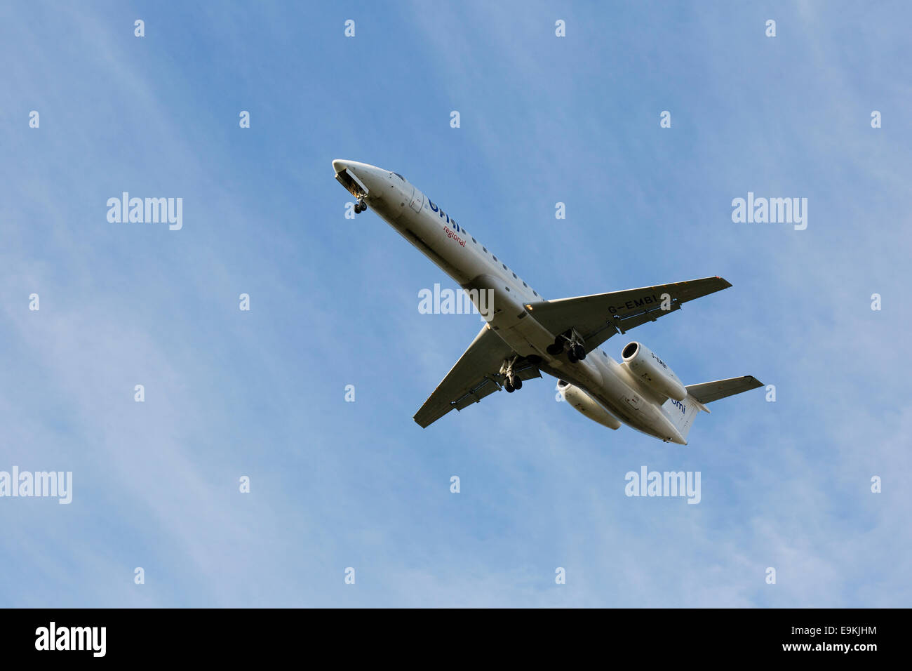 Embraer ERJ-145EU G-EMBI BMI Regional en approche pour atterrir à l'aéroport de Manchester Banque D'Images