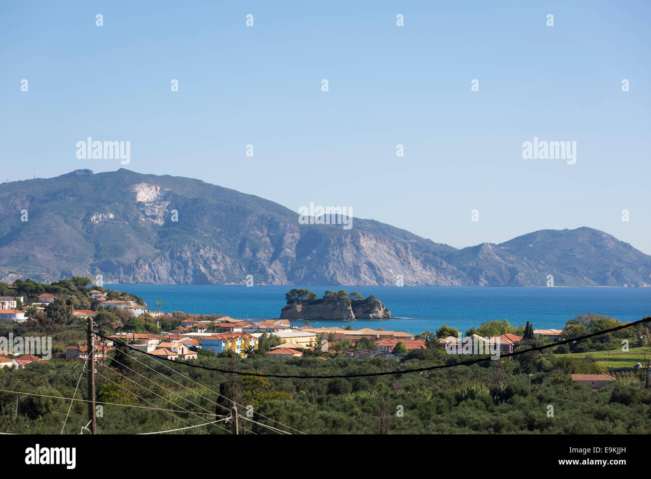 Voir à Agios Sostis avec la mer, les montagnes et l'île de Zante (cameo) Banque D'Images