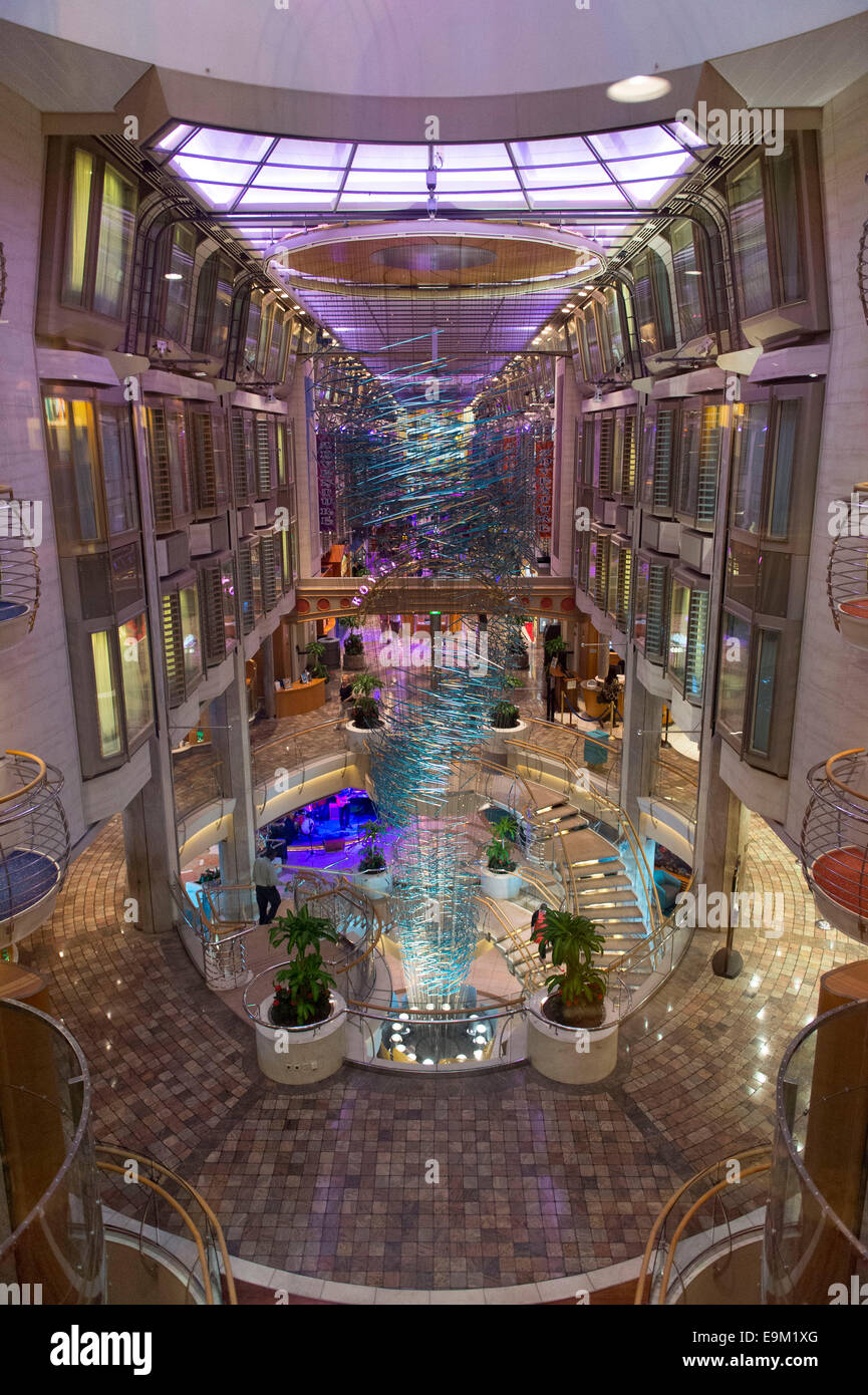 Vue intérieure de l'indépendance de la Seas Royal Caribbean Cruise ship. Banque D'Images