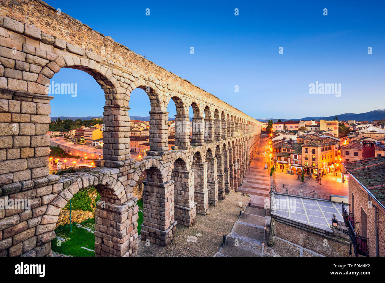 Segovia, Espagne à l'ancien aqueduc romain. Banque D'Images