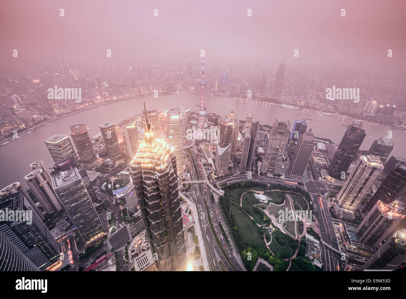 Shanghai, Chine Ville vue sur le Quartier Financier de Pudong. Banque D'Images