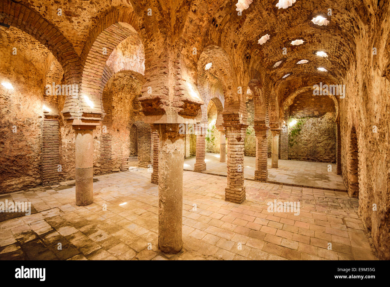 Ronda, Espagne à les bains arabes datant du 11ème et 12ème siècles. Banque D'Images