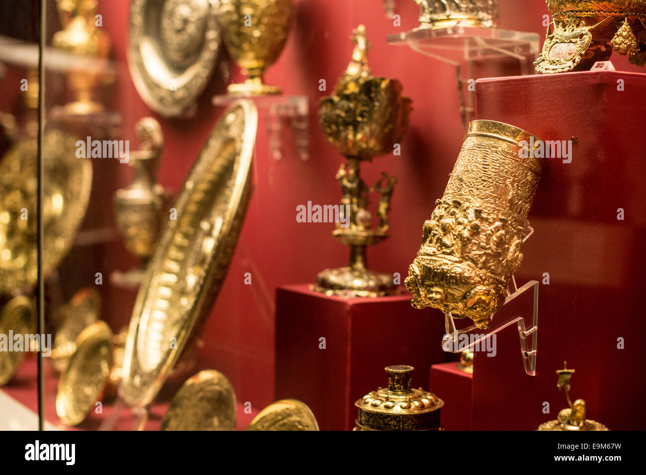 LONDRES, Royaume-Uni — artefacts exposés au British Museum, présentant une collection diversifiée d'objets historiques et culturels du monde entier. Le musée, situé dans le centre de Londres, abrite environ 8 millions d'œuvres dans sa collection permanente, offrant aux visiteurs un voyage complet à travers l'histoire et la culture humaines. Banque D'Images