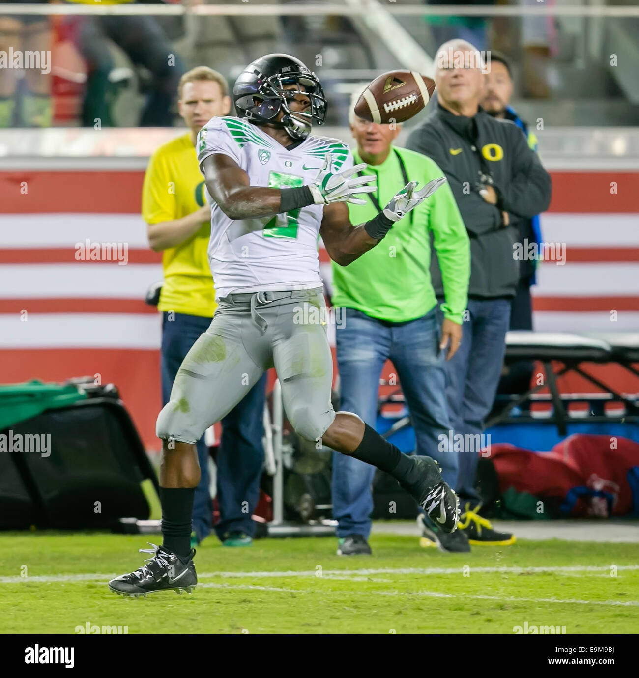 24 octobre 2014 : Oregon Ducks receveur Byron Marshall (9) en action au cours de la NCAA Football match entre l'Oregon Ducks et le California Golden Bears à Levi's Stadium à Santa Clara, CA. Cal 59-41 Oregon défait. Damon Tarver/Cal Sport Media Banque D'Images