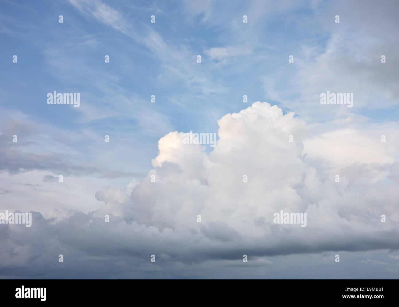Ciel nuageux pluvieux Banque D'Images