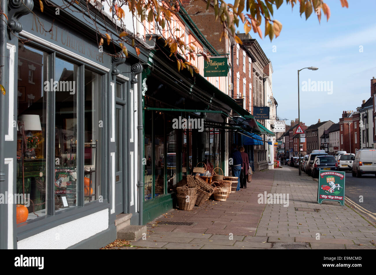 La rue de l'église, Ashbourne, Derbyshire, Angleterre, RU Banque D'Images