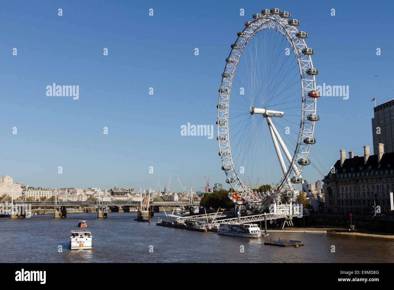 London Eye sur les rives de la Tamise, Londres, Angleterre, Royaume-Uni Banque D'Images