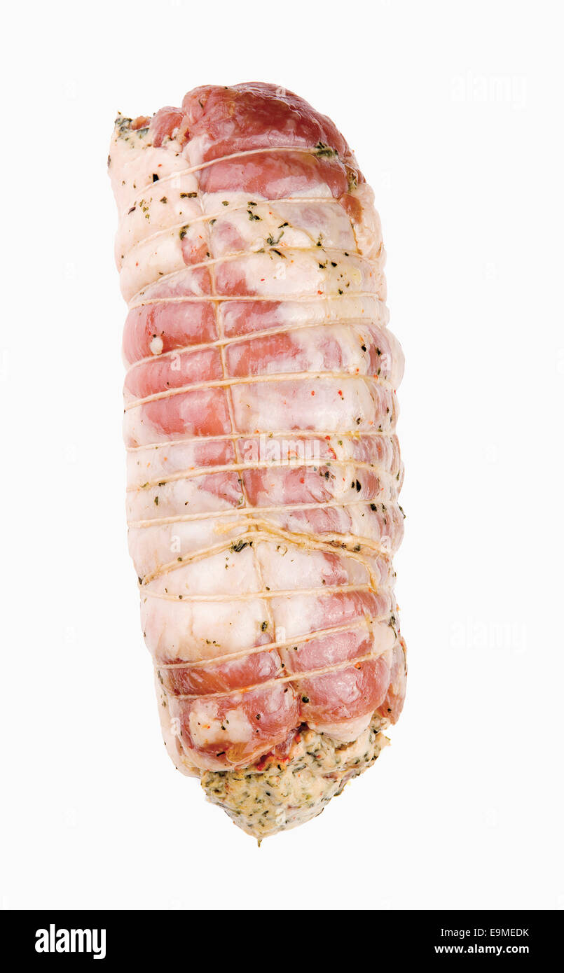 Morceau de viande crus liés contre fond blanc Banque D'Images