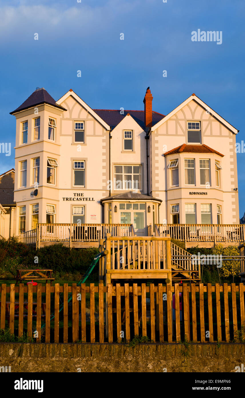 L'hôtel Porth Trecastell, à Llechog sur la côte nord près de Holyhead sur l'île d'Anglesey, dans le Nord du Pays de Galles, Royaume-Uni Summer Banque D'Images