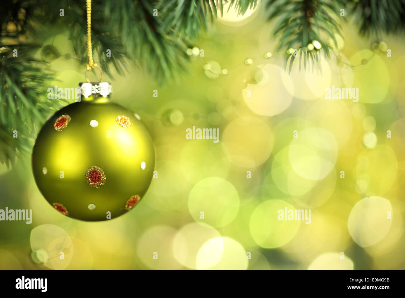 Gros plan sur décoration d'arbre de Noël sur fond de fête Banque D'Images