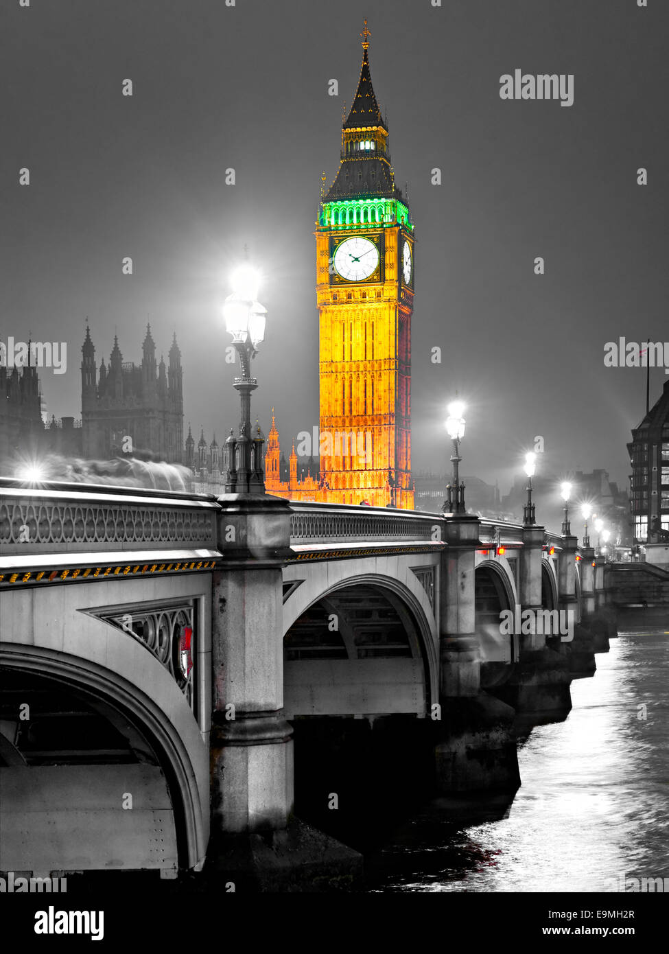 Le Big Ben, la Chambre du Parlement et le Westminster Bridge at night, London, UK. Banque D'Images