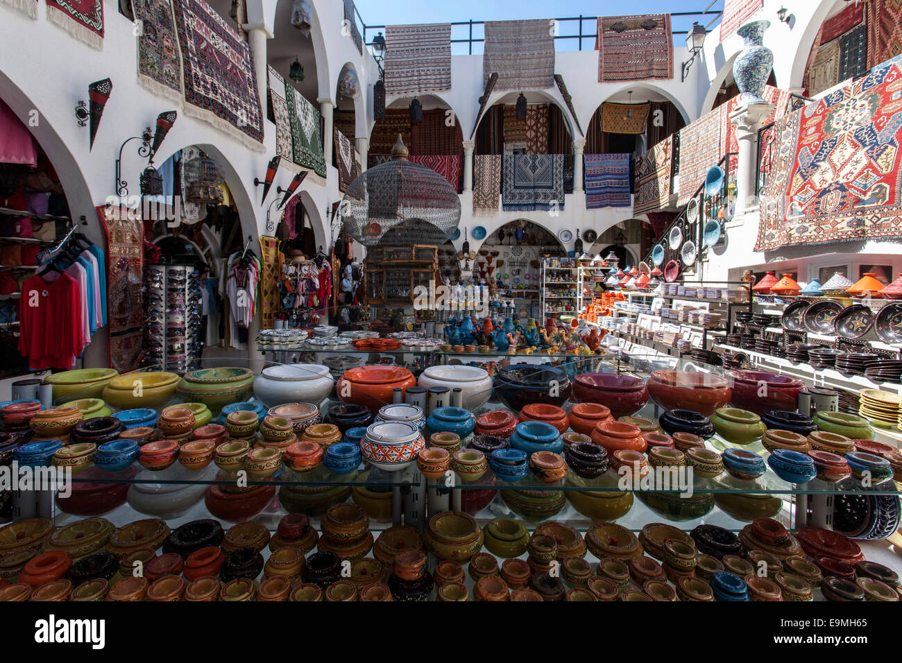 Poterie, céramique, souvenirs, Djerba, Tunisie Banque D'Images