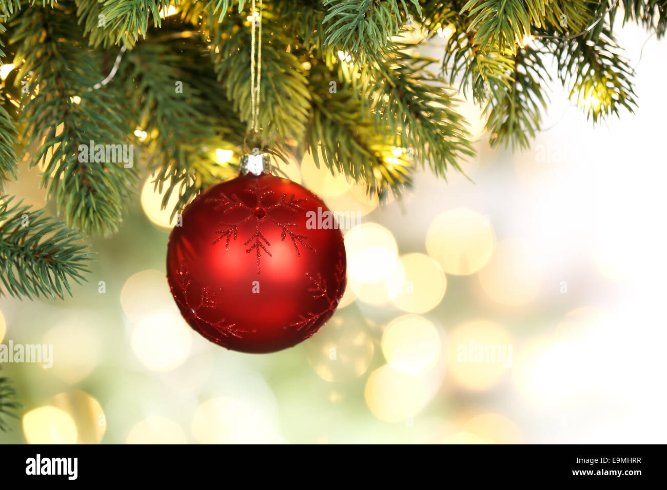 Gros plan sur décoration d'arbre de Noël sur fond de fête Banque D'Images