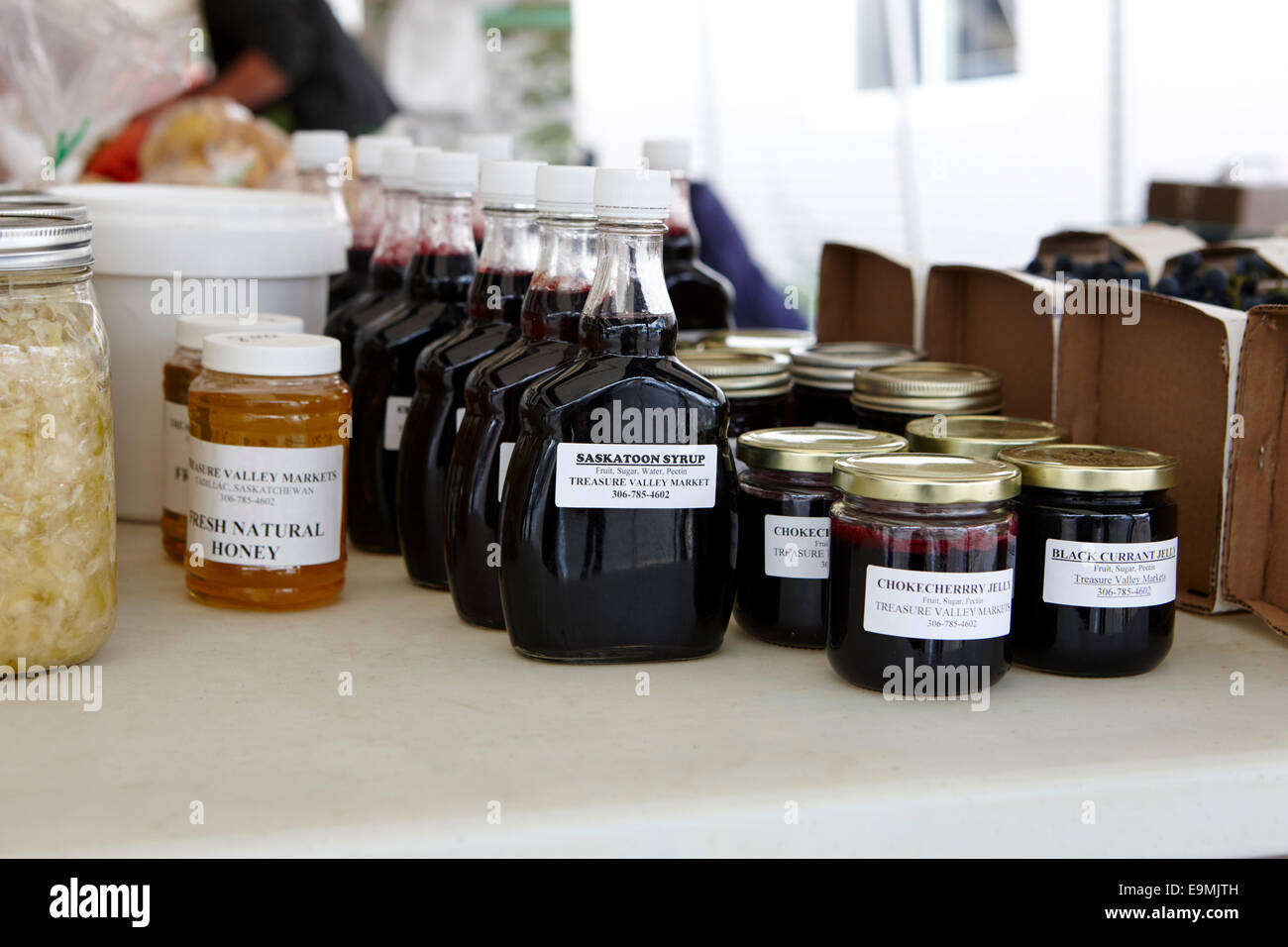 Produits locaux en vente à un petit marché de producteurs à Swift Current, Saskatchewan Canada Banque D'Images