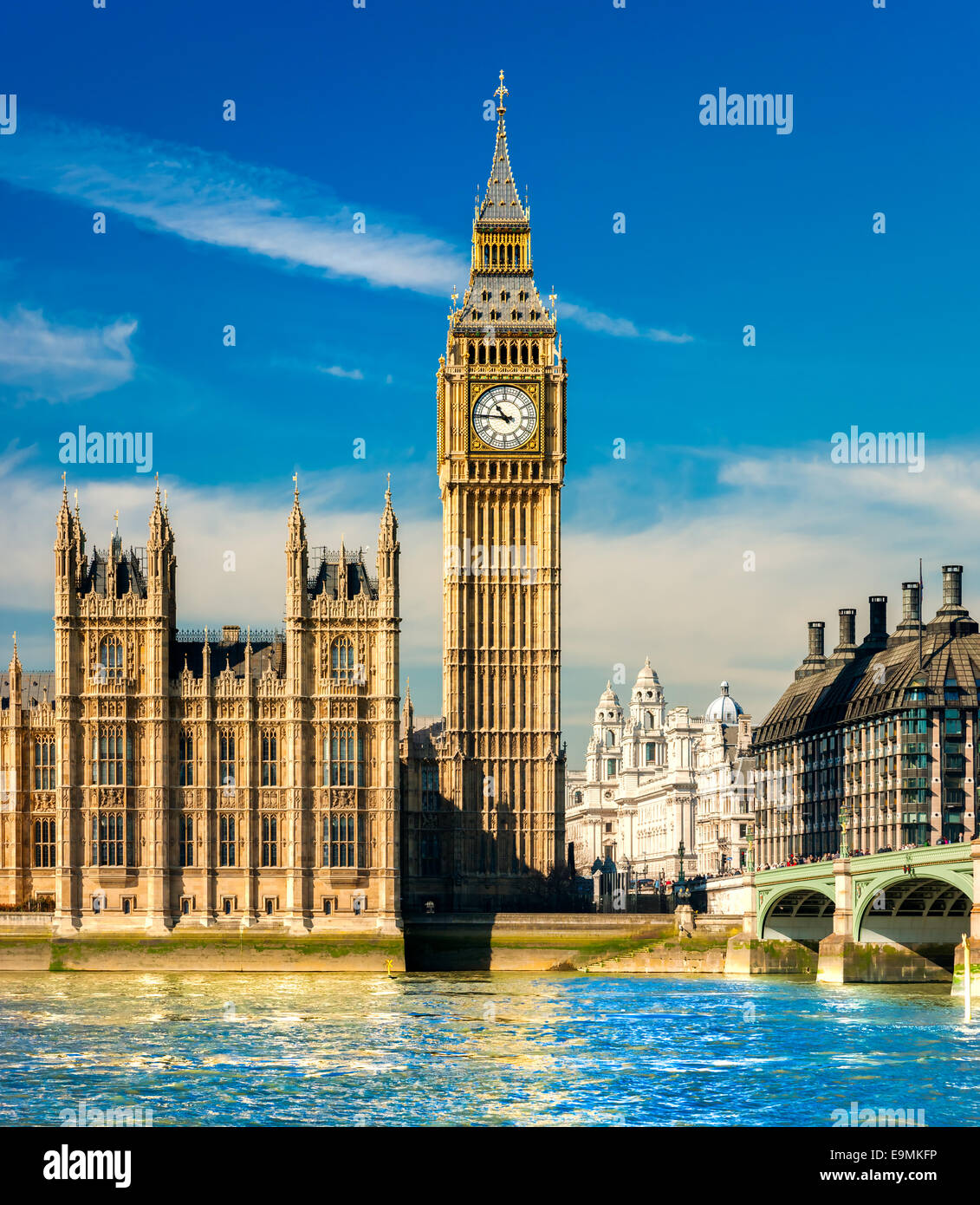 Le Big Ben, la Chambre du Parlement et le Westminster Bridge at night, London, UK. Banque D'Images
