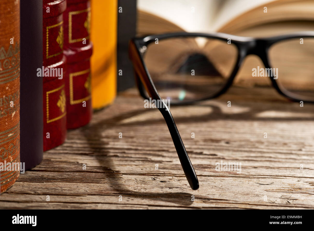 Still Life with books et lunettes de lecture Banque D'Images