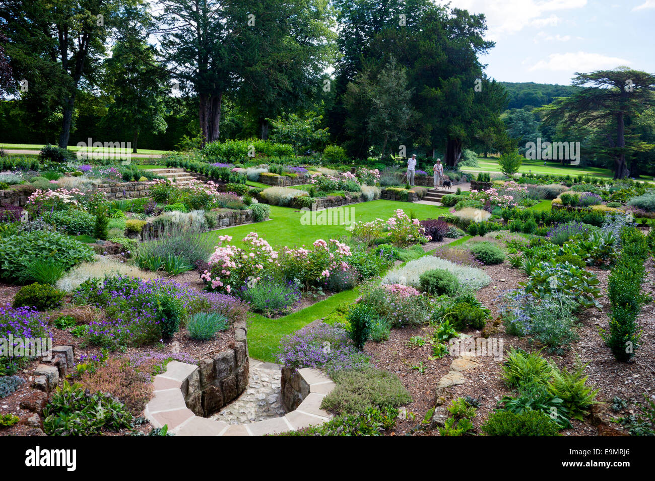 Le jardin en contrebas restauré au West Dean Gardens, West Sussex, England, UK Banque D'Images