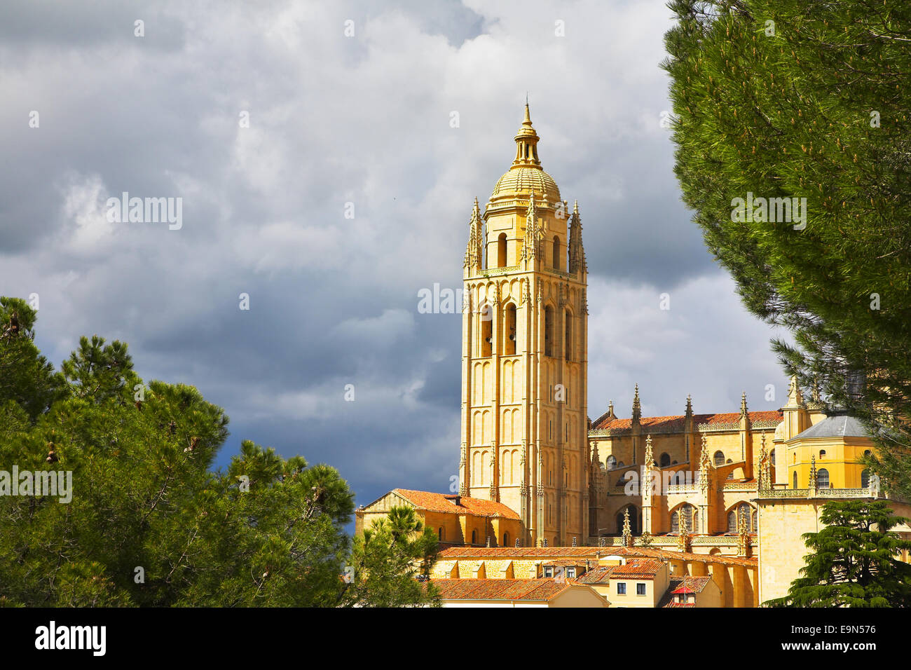 Tour d'une cathédrale de Ségovie Banque D'Images