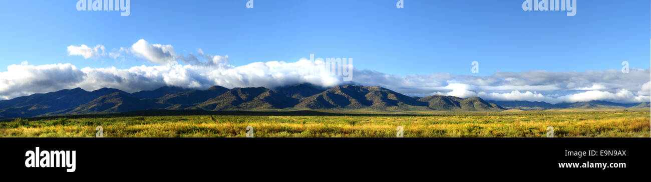 Vue panoramique sur les montagnes et les plaines du nord du Nouveau Mexique prises à l'automne Banque D'Images