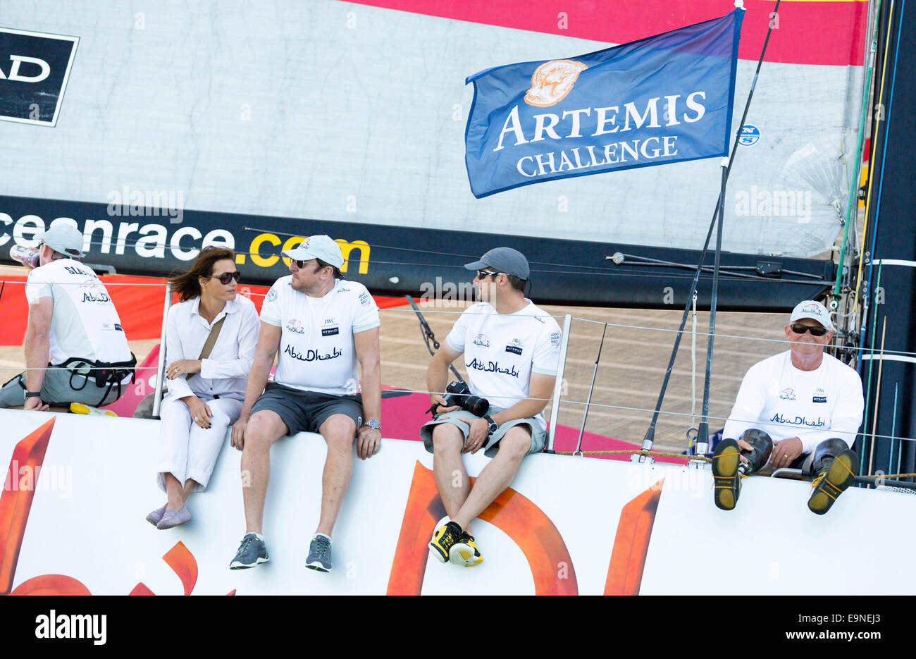 Simon et Yasmin Le Bon à bord d'Azzam pendant le Défi d'Artemis à Aberdeen Asset Management Cowes Week à Cowes sur l'île o Banque D'Images